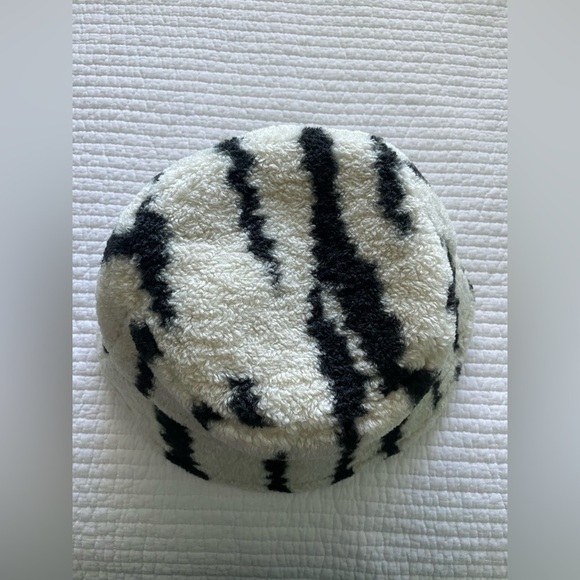 Free People shaggy Sherpa bucket hat - Picture 4 of 5